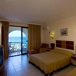 Kaila Krizantem Αλάνια