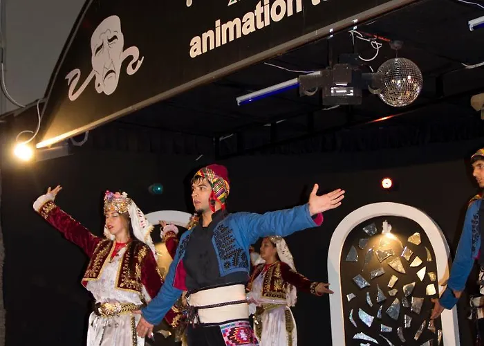 Kaila Krizantem אלאניה